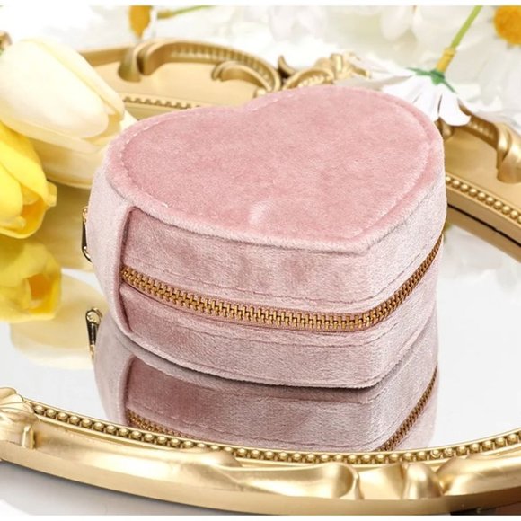 Heart Shaped Velvet Jewelry Box - Picture 4 of 7